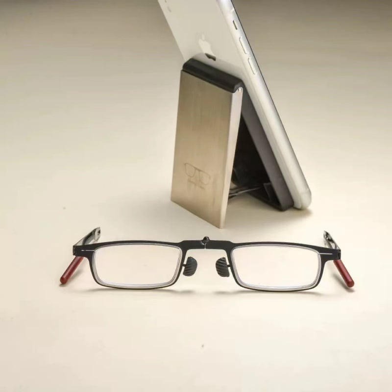 Pocket-sized folding reading glasses